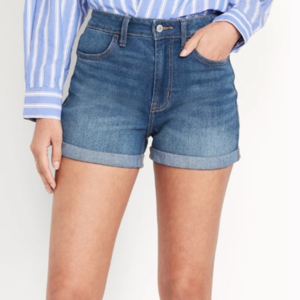SUMMER☀️ Old Navy High Rise Classic Medium Wash Jean Shorts - You’ll love them!